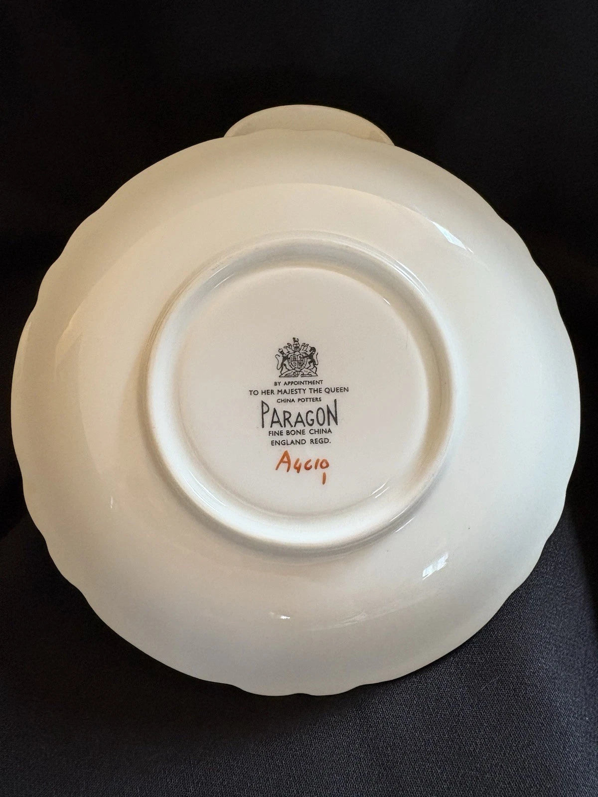 Paragon Fine Bone China Teacup & Saucer White Gold Gilt Shell Pattern