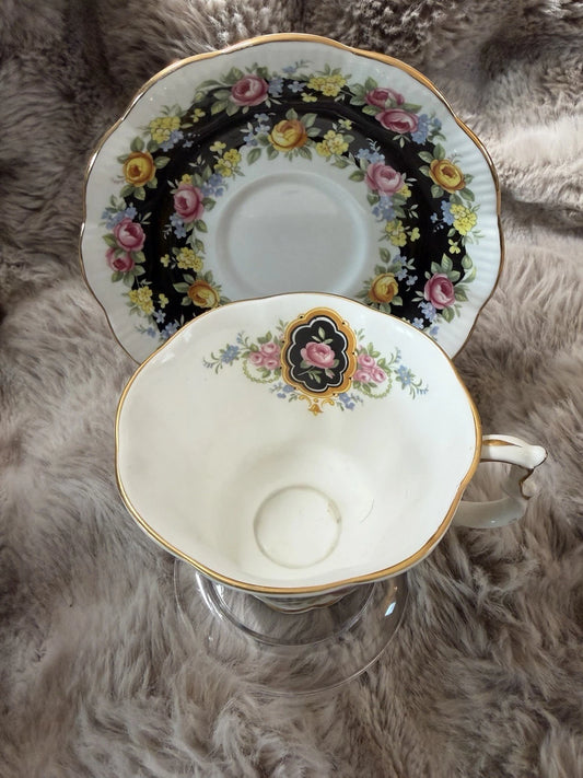 Royal Albert Garland Series Fascination Teacup And Saucer - Pings