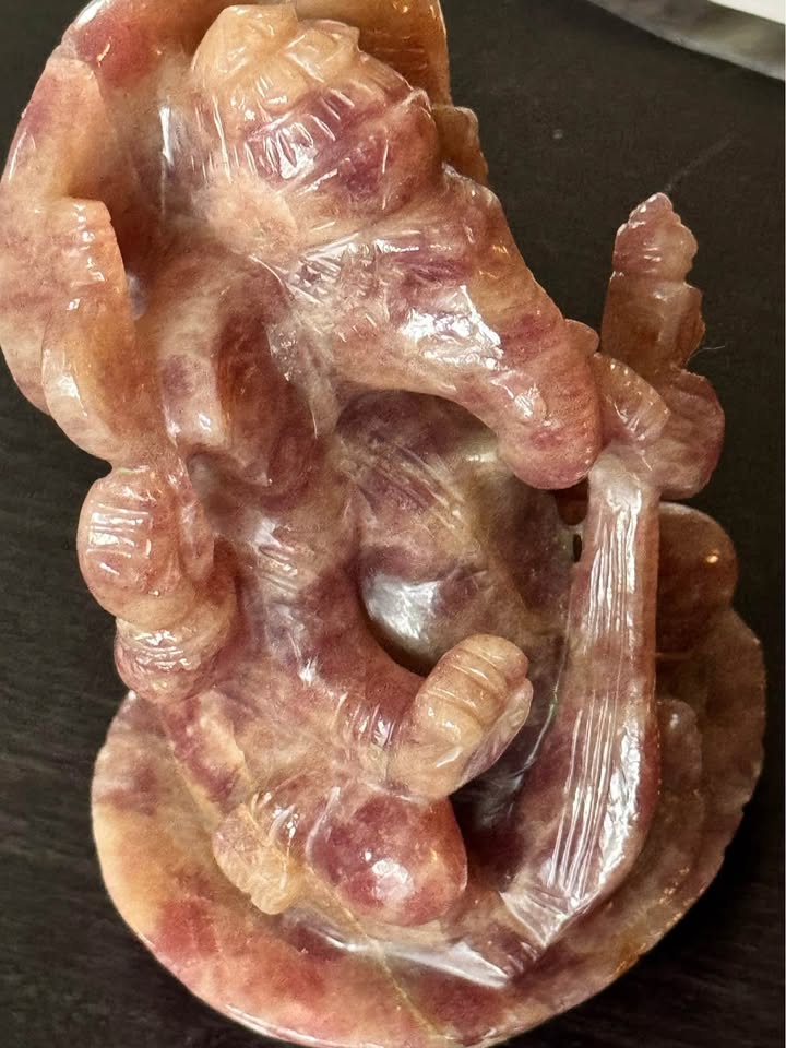 Natural Strawberry Agate Ganesha Statue with Veena – Hand-Carved