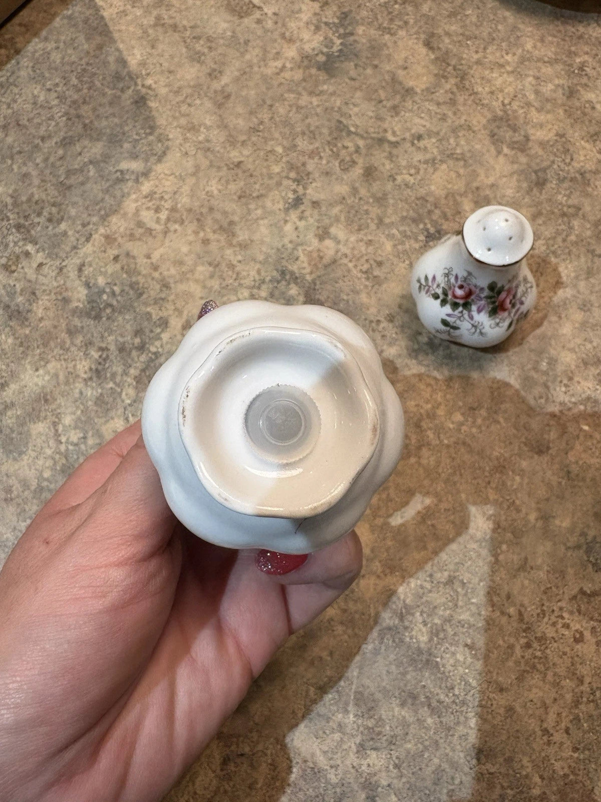 Royal Albert Lavender Rose Salt Pepper Shakers Set England Bone China