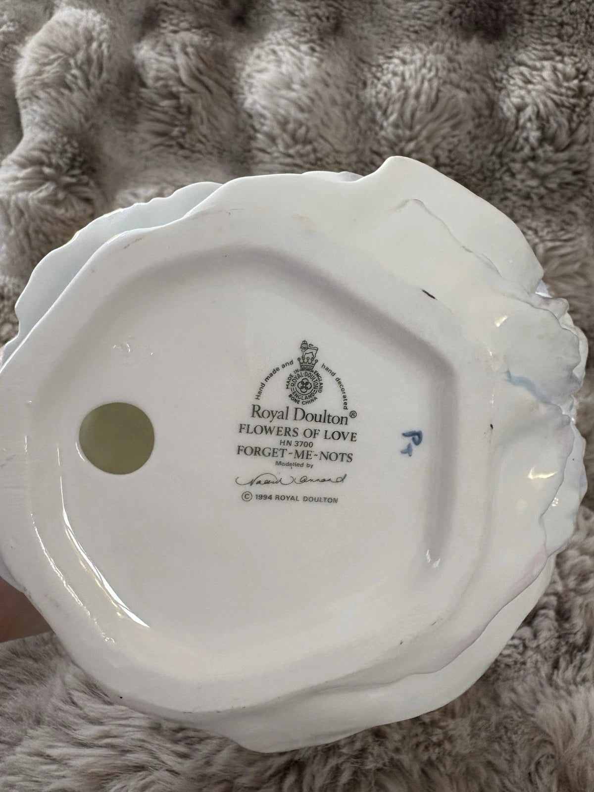 Royal Doulton - Flowers Of Love: Forget Me Nots HN 3700 - Bone China