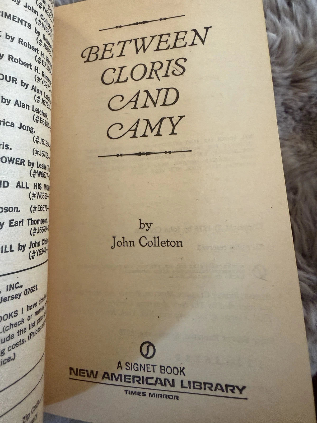 Vintage 1976 First Signet Printing Between Cloris and Amy John Colleton