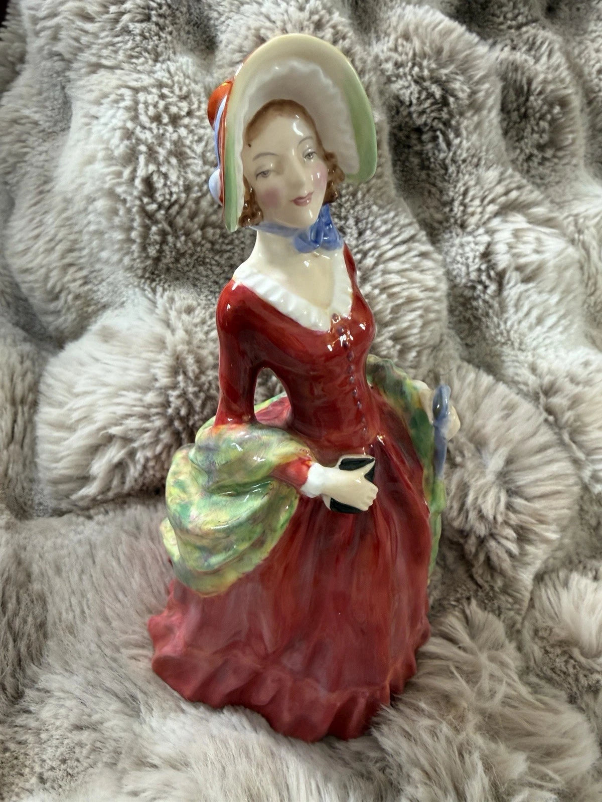 Sabbath Morn Royal Doulton Figurine - HN1982 - 1945-1959