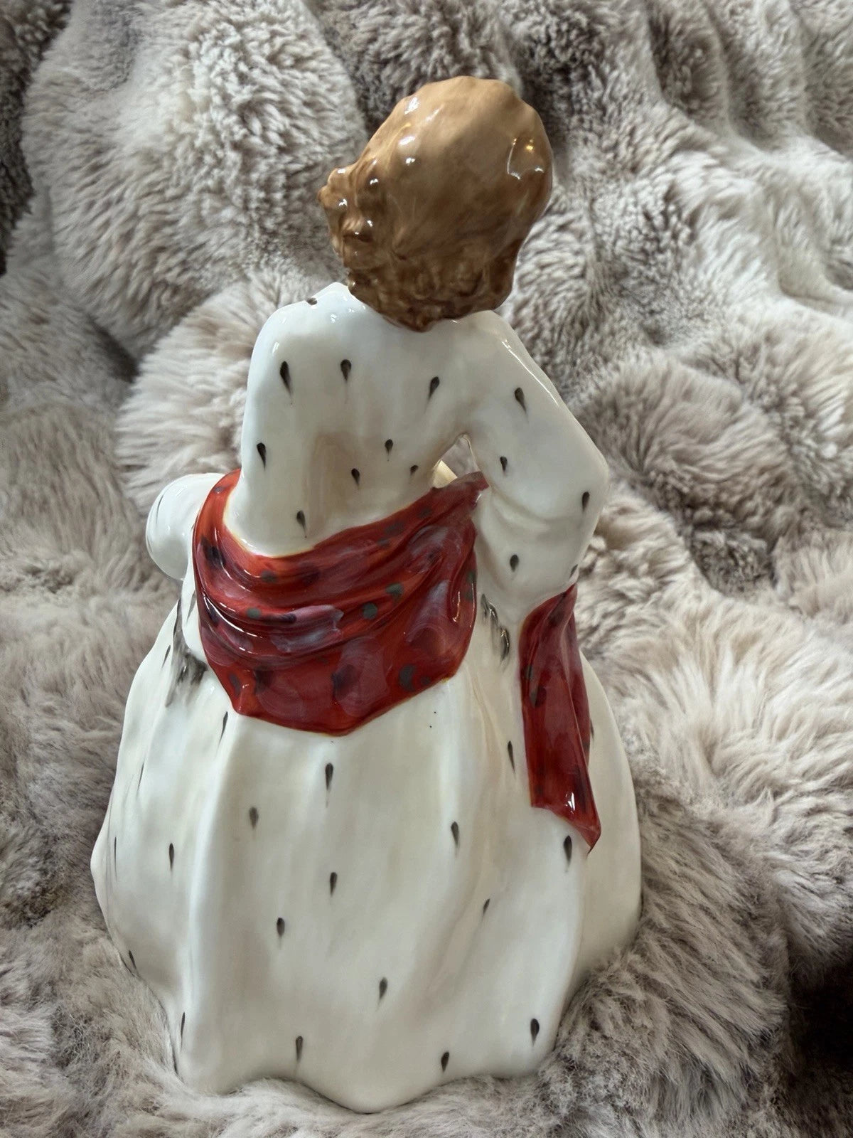Royal Doulton Vintage THE ERMINE COAT. HN 1981. Retired in 1967. Beautiful!