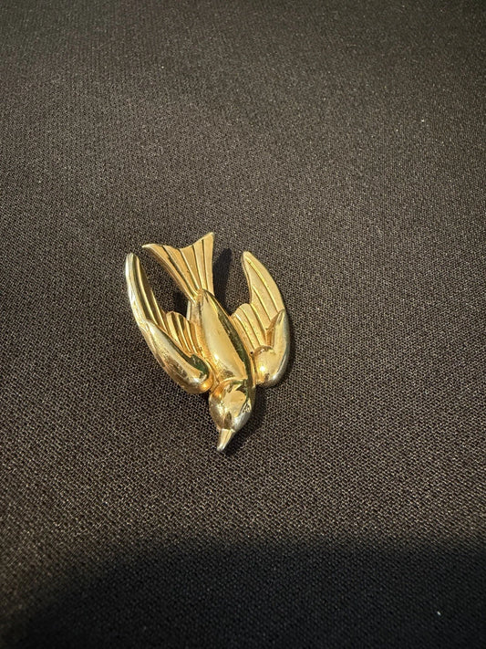 Vintage Coro Gold Tone Swallow Bird Brooch Figural Flying Pin Signed