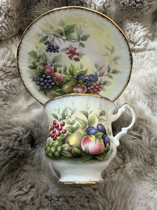 Paragon Stoke-On-Trent Marlborough Series teacup & Saucer - Pings