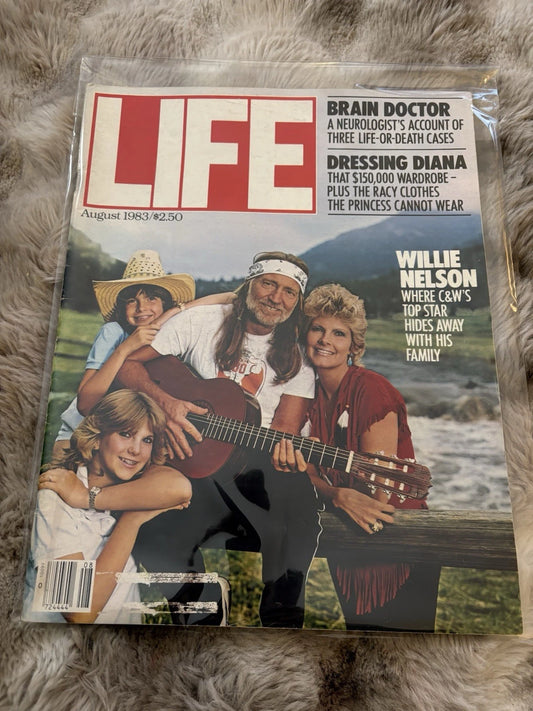 LIFE Magazine August 1983 – Willie Nelson Cover