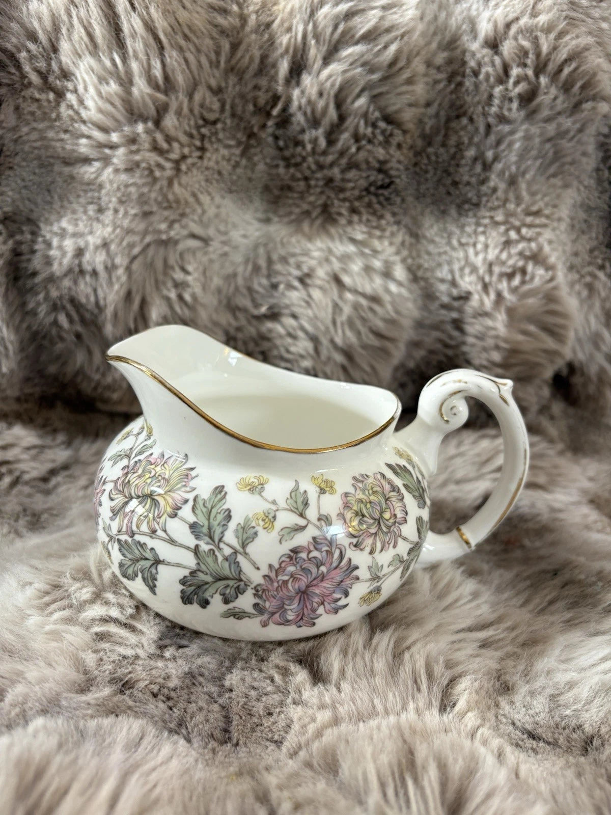 Paragon Chrysanthemum Creamer – Fine Bone China – England - Pings