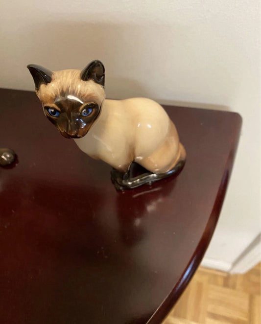 Royal Doulton Cat – HN 2635 – Hand Painted