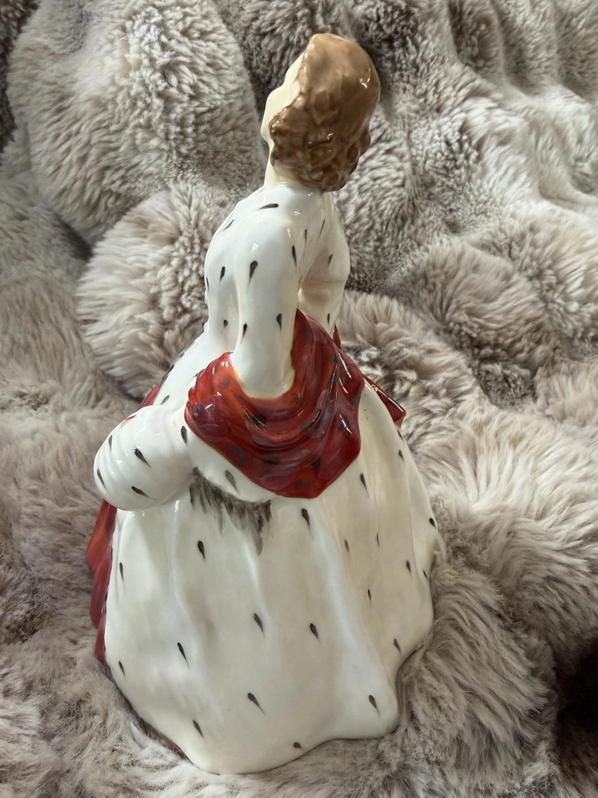 Royal Doulton Vintage THE ERMINE COAT. HN 1981. Retired in 1967. Beautiful!