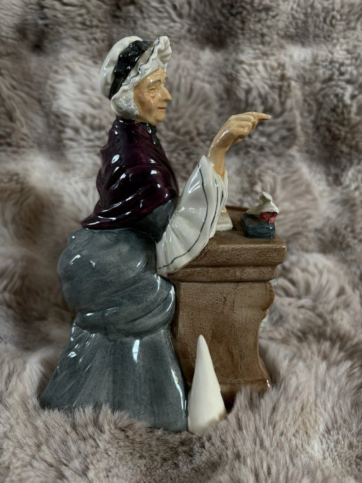 Royal Doulton Figurine “Schoolmarm” – HN2223 – Bone China – England