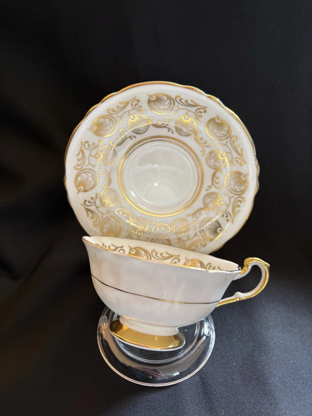 Paragon Fine Bone China Teacup & Saucer White Gold Gilt Shell Pattern