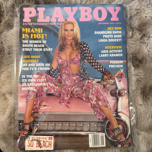 PLAYBOY MAGAZINE.September 1993 Miamis Beach Women!! CENTERFOLD INSIDE.