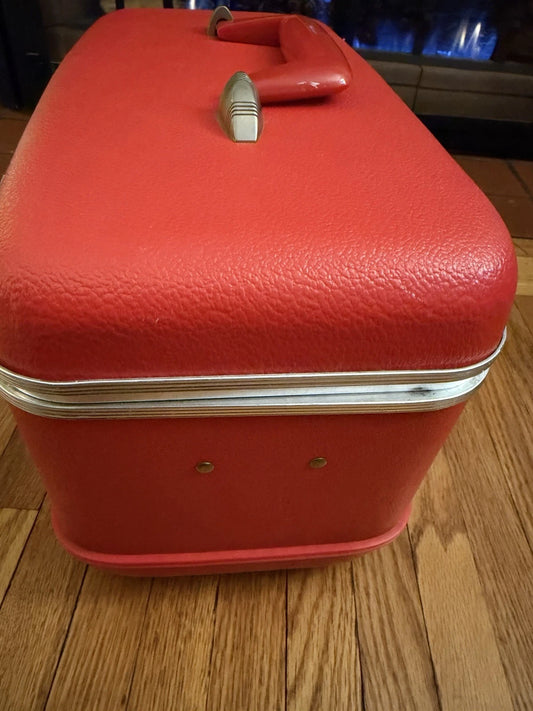 Vintage 1950s Red Carrying Case / Train Case – Reliable Luggage