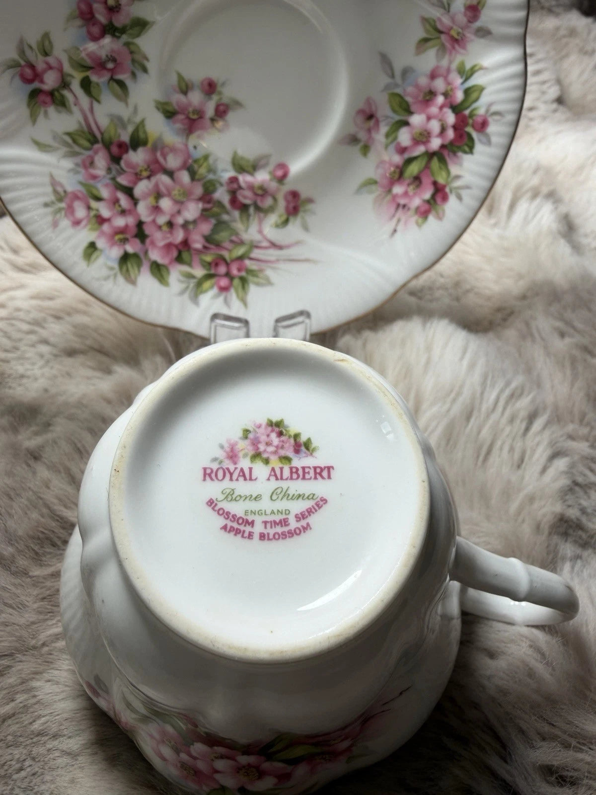 ROYAL ALBERT ENGLAND BLOSSOM TIME SERIES 'APPLE BLOSSOM' TEA CUP AND SAUCER