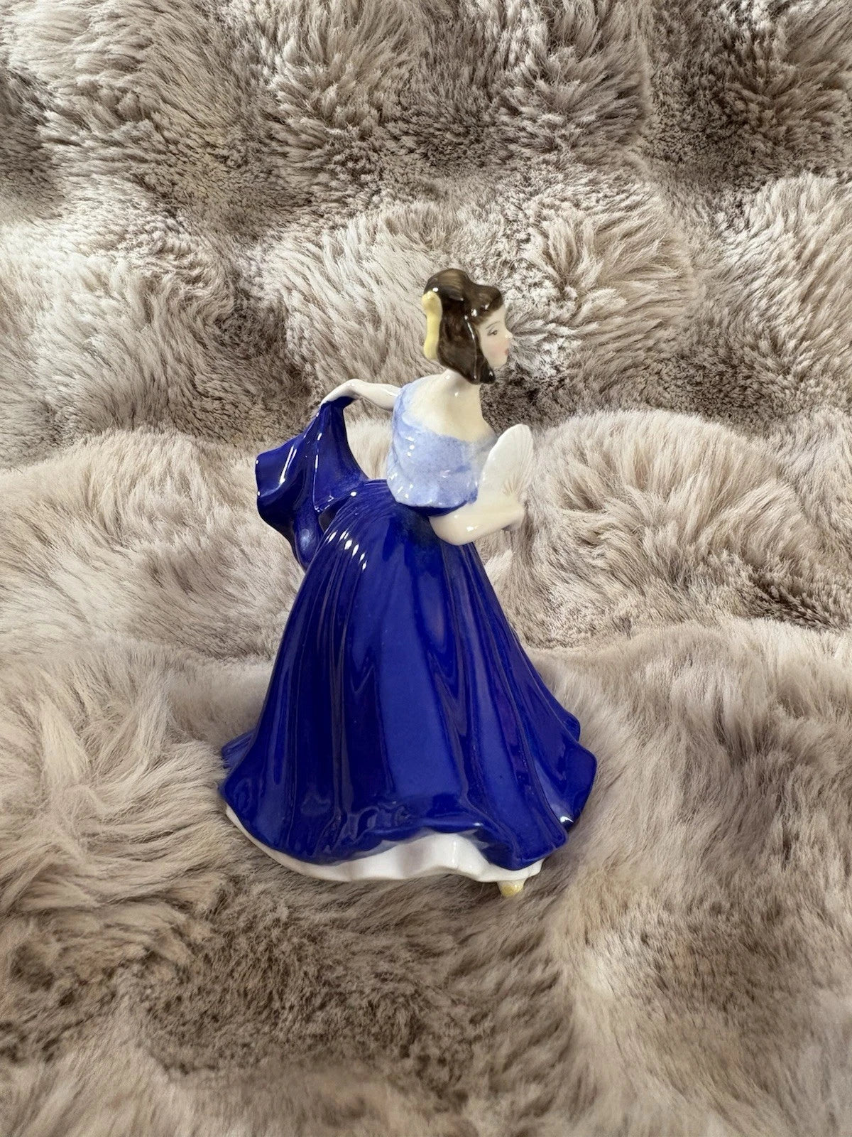 Royal Doulton Figurine – Elaine HN3214 – Fine Bone China