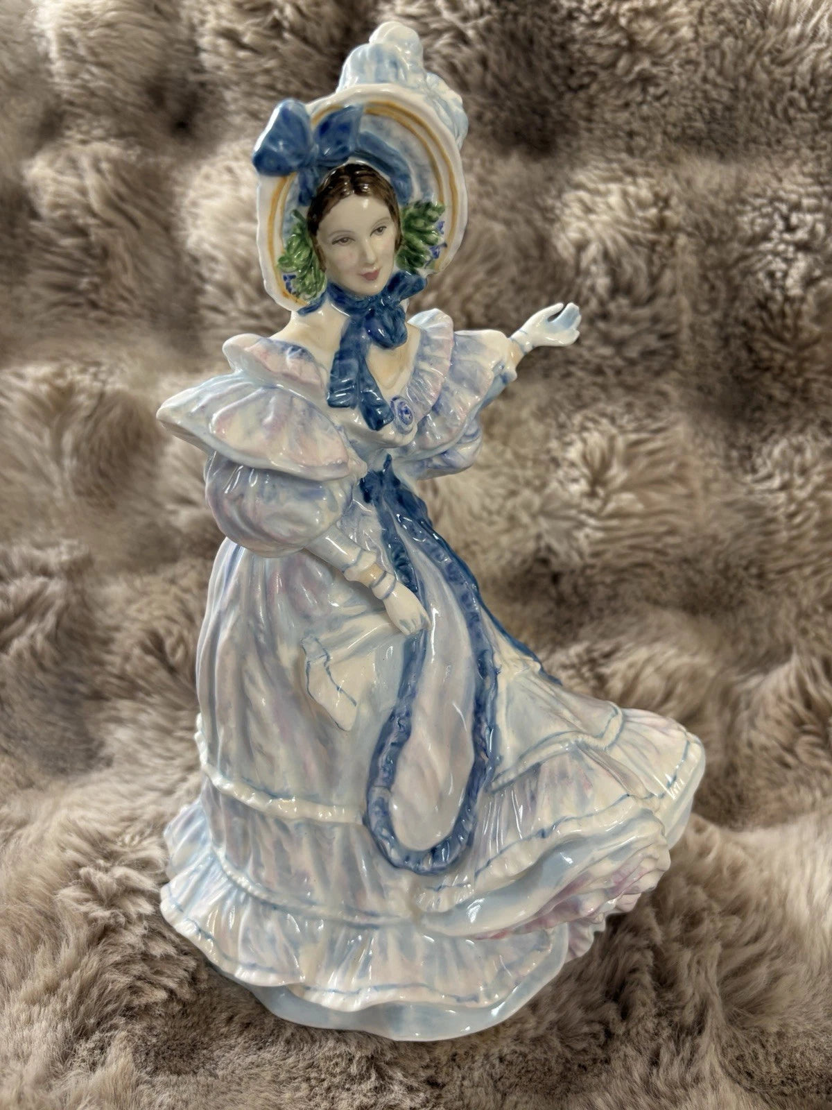 Royal Doulton - Flowers Of Love: Forget Me Nots HN 3700 - Bone China