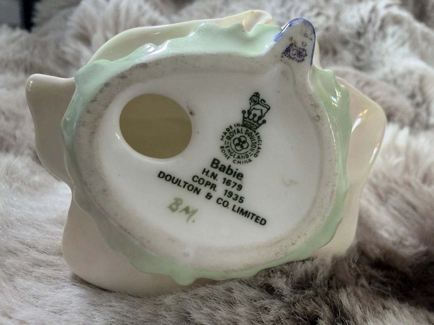 🎀 Royal Doulton Figurine – Babie HN 1679 (c.1935)