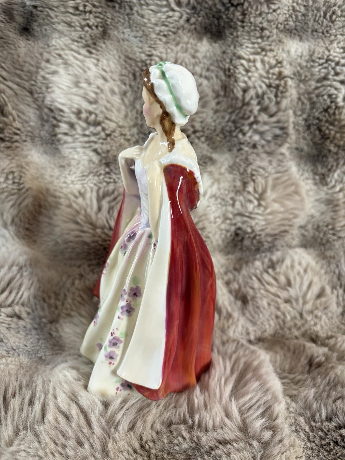 Royal Doulton “Bess” Figurine HN2002 – Bone China – England