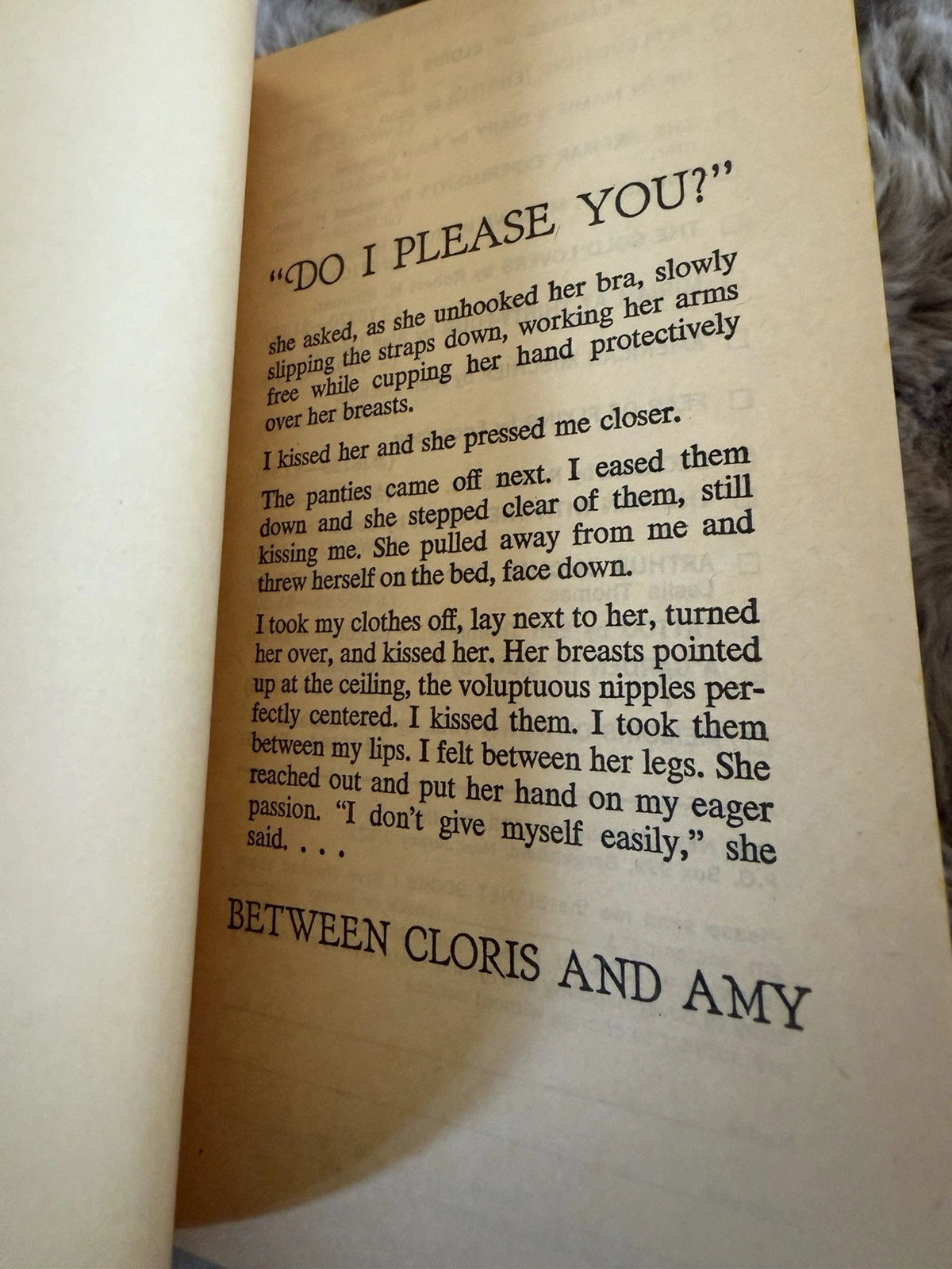 Vintage 1976 First Signet Printing Between Cloris and Amy John Colleton