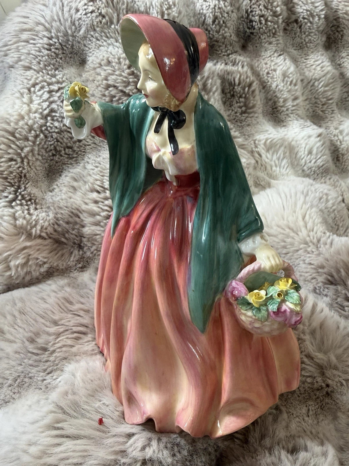🌸 Royal Doulton Figurine – Lady Charmian HN 1949