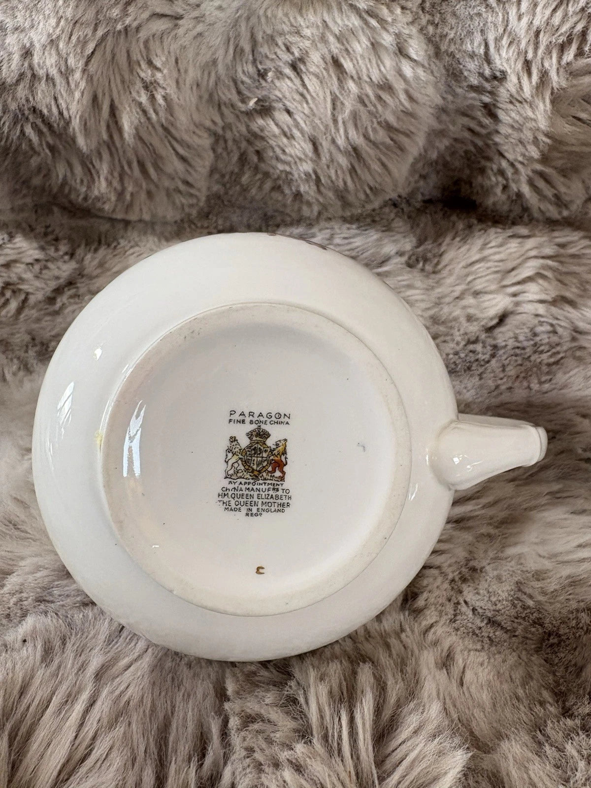 Paragon Chrysanthemum Creamer – Fine Bone China – England - Pings