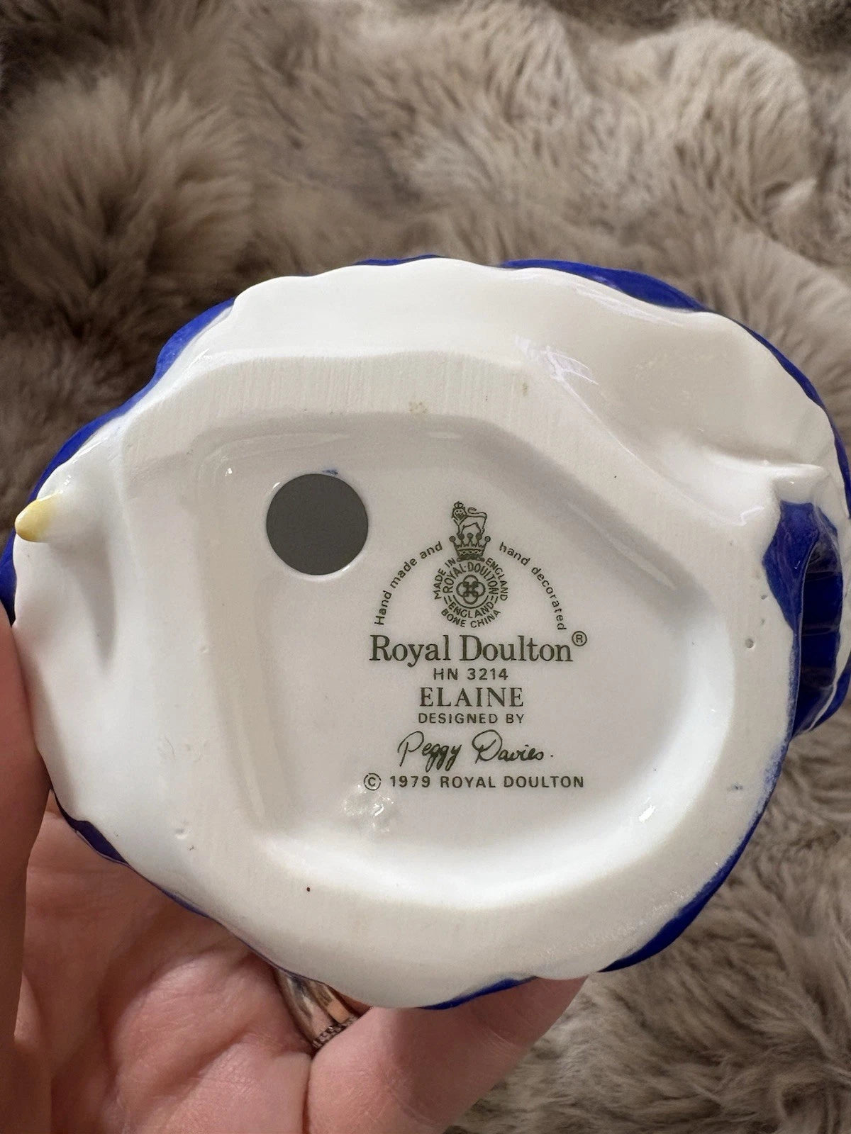 Royal Doulton Figurine – Elaine HN3214 – Fine Bone China