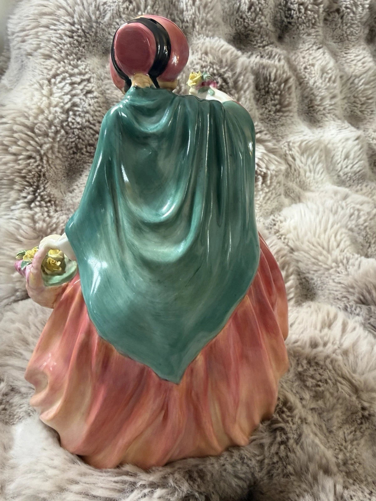 🌸 Royal Doulton Figurine – Lady Charmian HN 1949