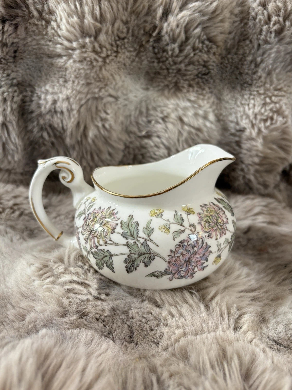 Paragon Chrysanthemum Creamer – Fine Bone China – England - Pings