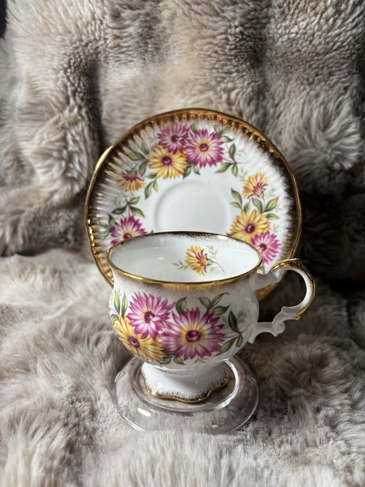 Vintage Elizabethan Fine Bone China Tea Cup & Saucer – Floral Gilt - English