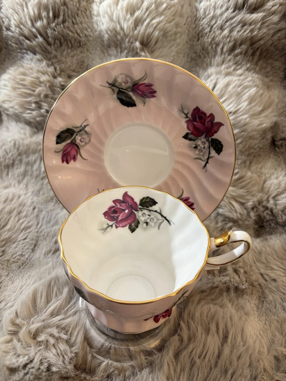 Queen Anne Pink Rose Teacup & Saucer Bone China England Gold Trim- Pings