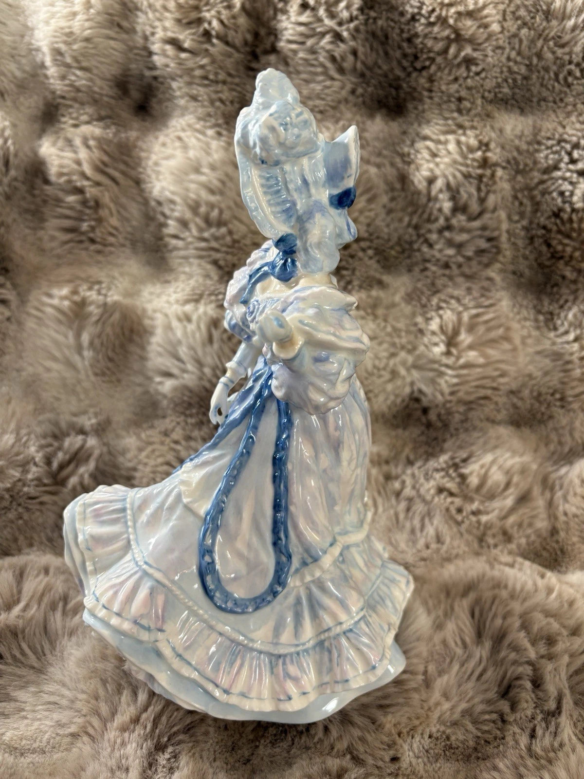 Royal Doulton - Flowers Of Love: Forget Me Nots HN 3700 - Bone China