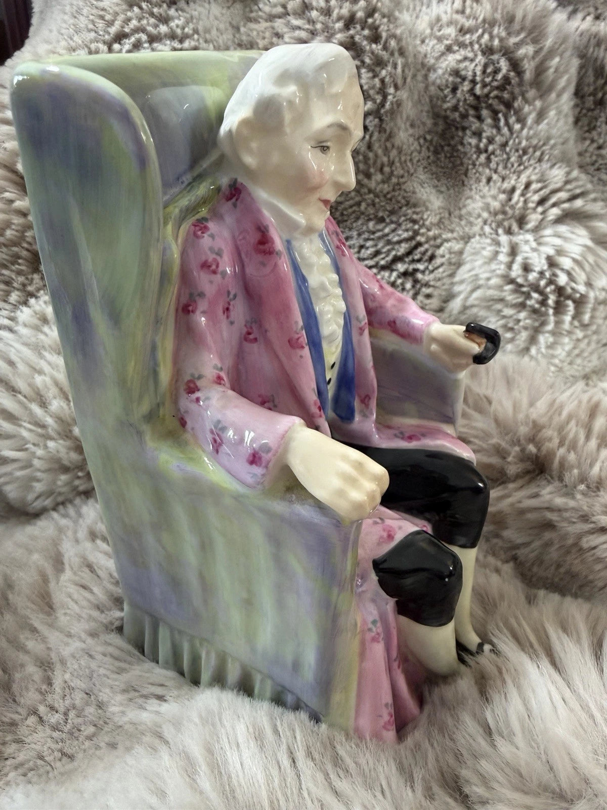 🎩 Royal Doulton Figurine – “Darby” HN2024