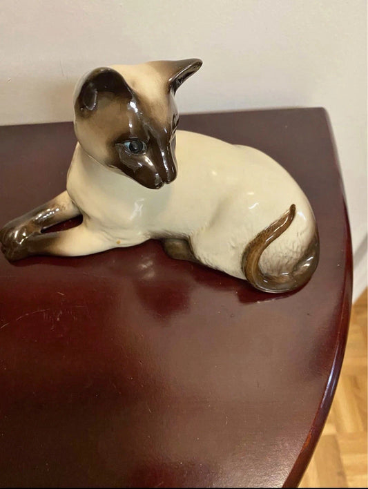 Beswick Siamese Cat Figurine