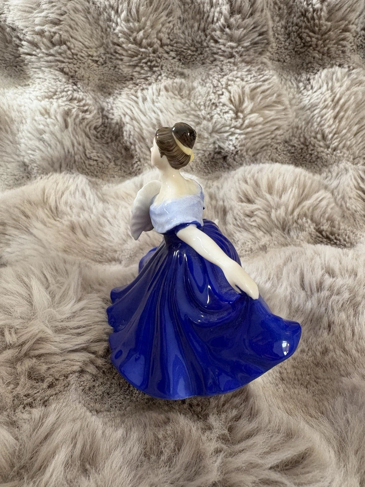 Royal Doulton Figurine – Elaine HN3214 – Fine Bone China