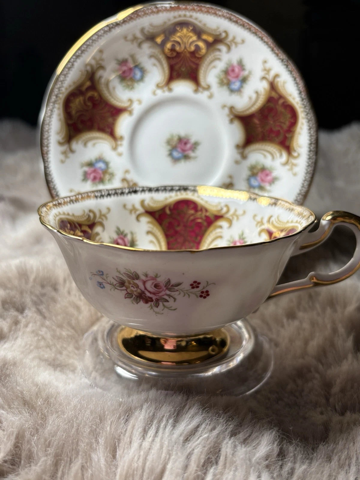 Paragon Tea Cup And Saucer - by appointment to her majesty the queen- Pings 🛎️