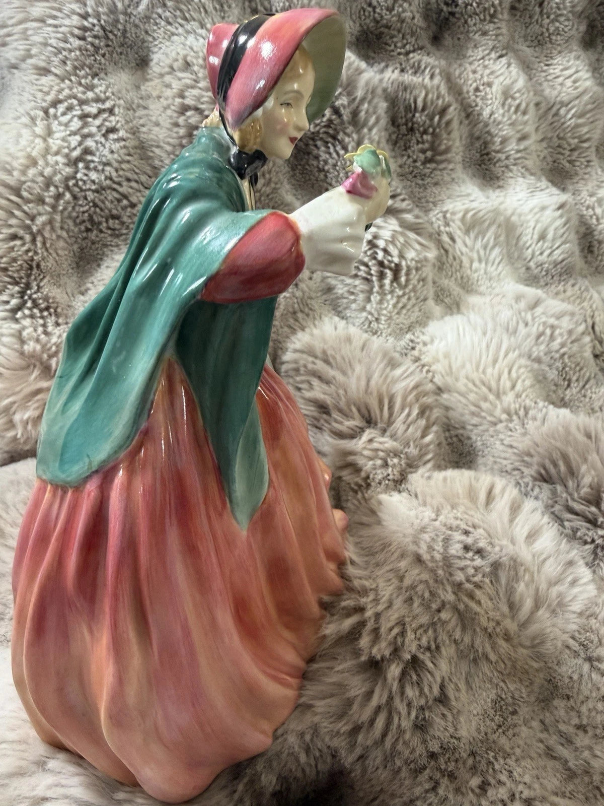 🌸 Royal Doulton Figurine – Lady Charmian HN 1949