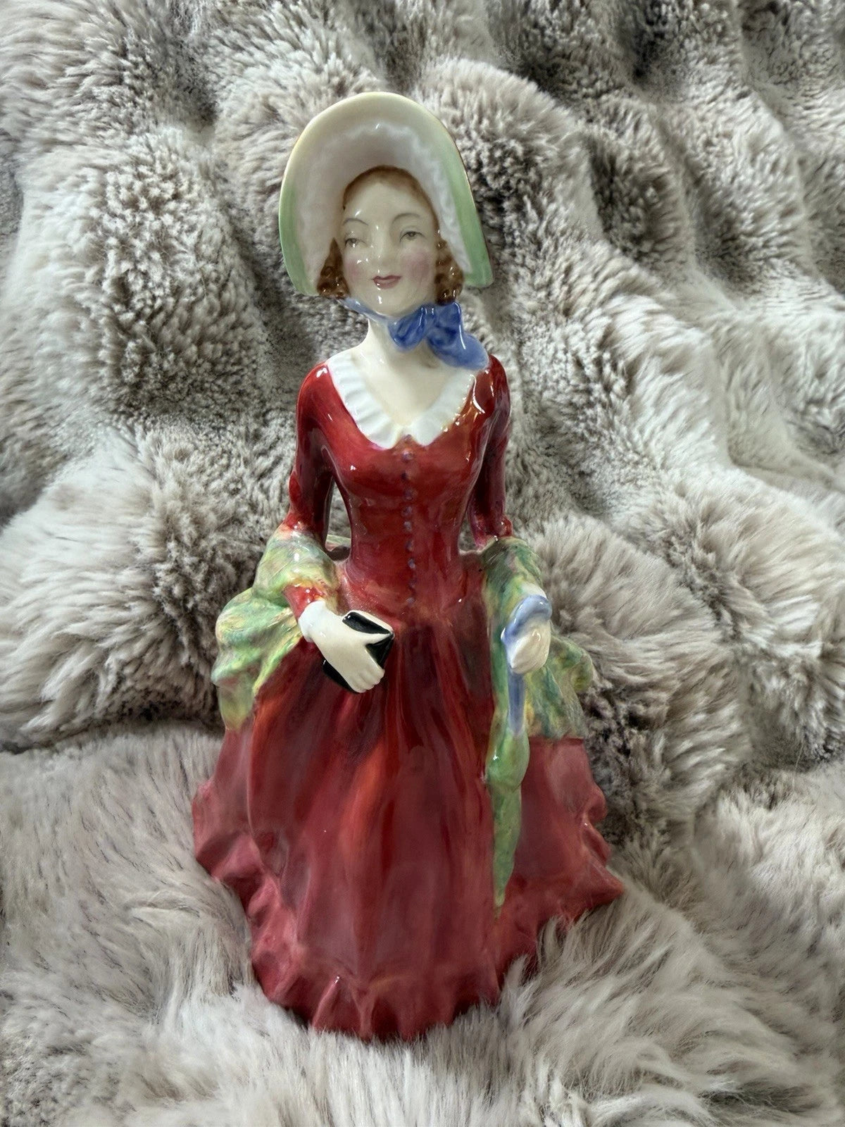 Sabbath Morn Royal Doulton Figurine - HN1982 - 1945-1959