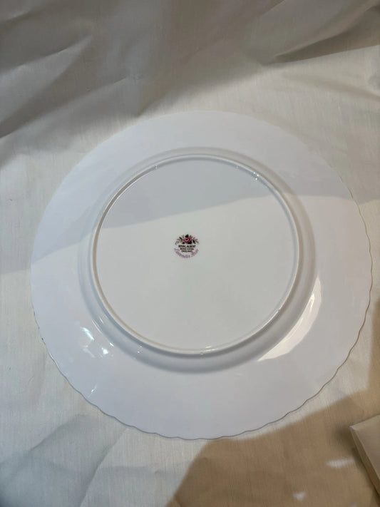ROYAL ALBERT LAVENDER ROSE ENGLAND DINNER PLATE ROSES GOLD TRIM