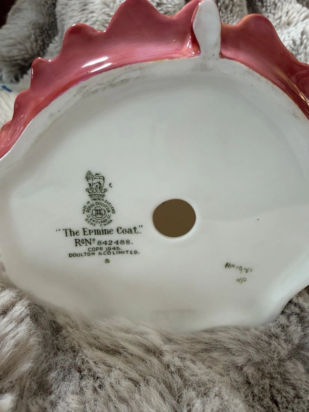 Royal Doulton Vintage THE ERMINE COAT. HN 1981. Retired in 1967. Beautiful!