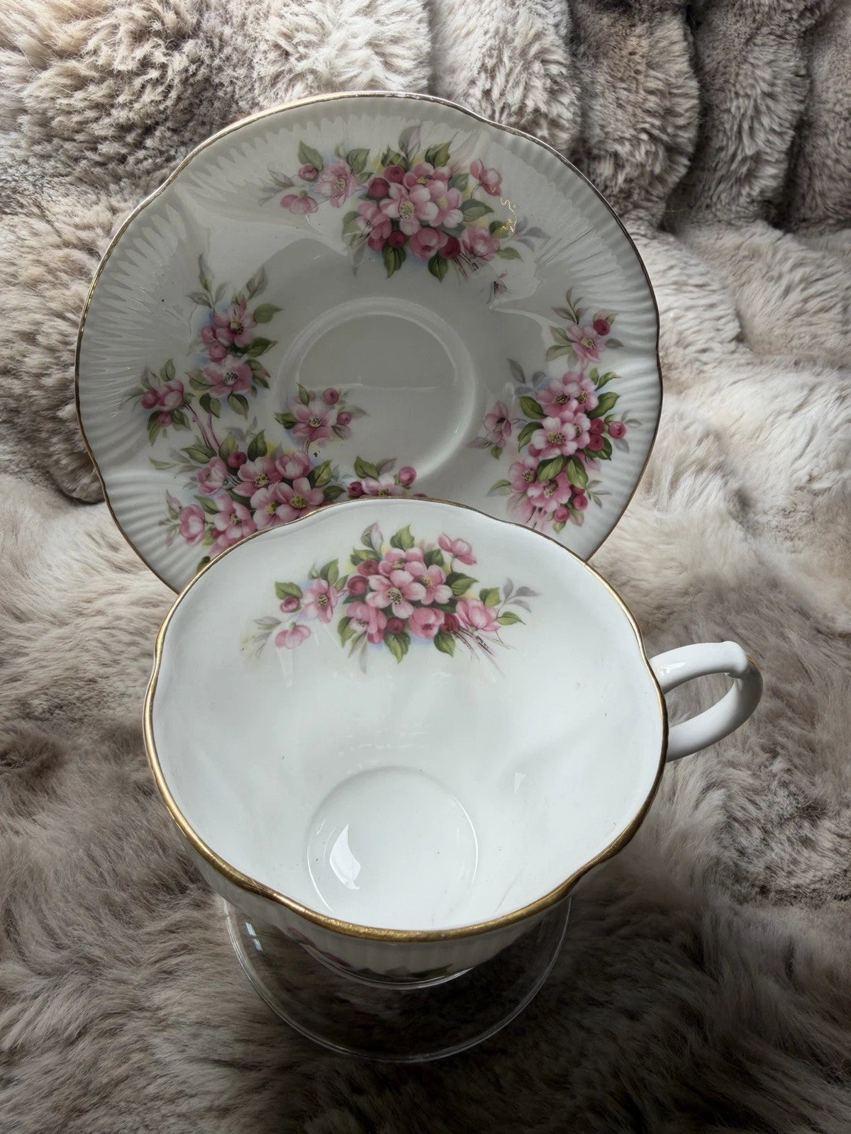 ROYAL ALBERT ENGLAND BLOSSOM TIME SERIES 'APPLE BLOSSOM' TEA CUP AND SAUCER