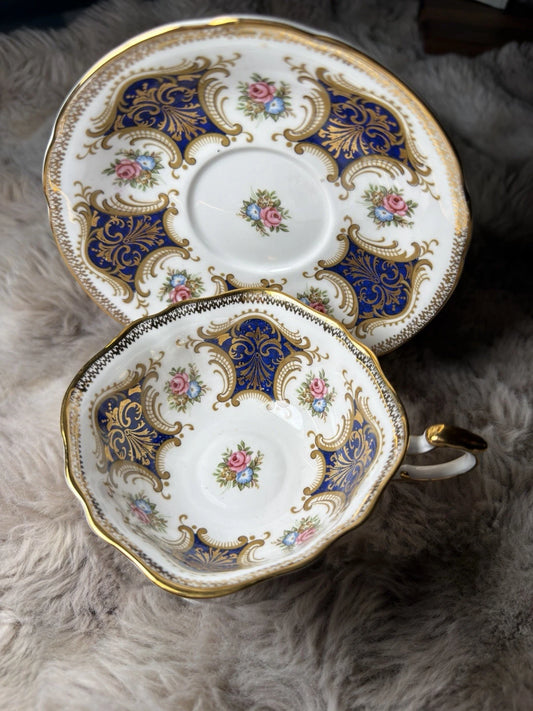 Paragon Tea Cup And Saucer - by appointment to her majesty the queen - Pings 🛎️