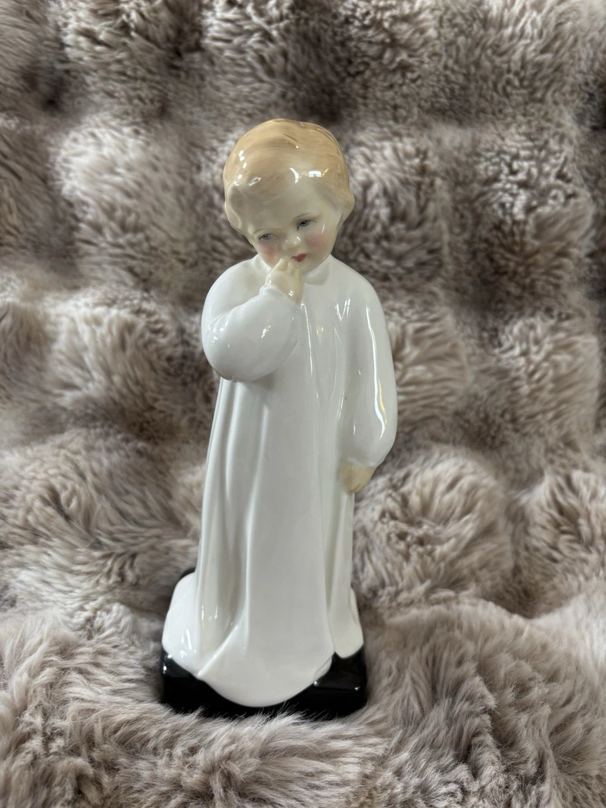 Royal Doulton Figurine – Darling HN1319 – Fine Bone China