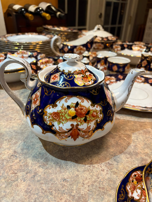Royal Albert Heirloom 84-Piece Bone China Dinnerware & Tea Set