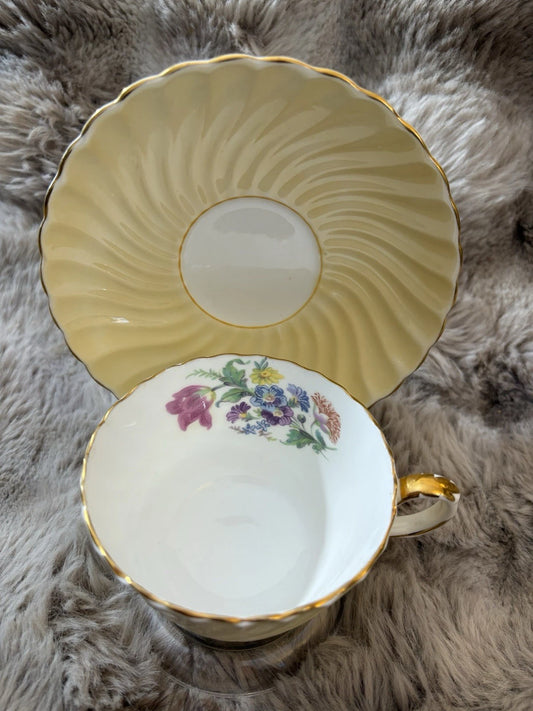 Aynsley Bone China Teacup & Saucer England Swirl Yellow Gold Trim Pings