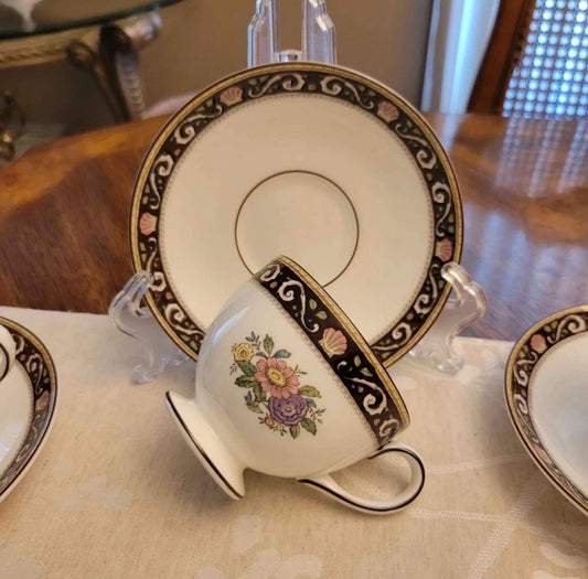 Wedgwood Runnymede brown cups & saucers, cream & lidded sugar. W 4577