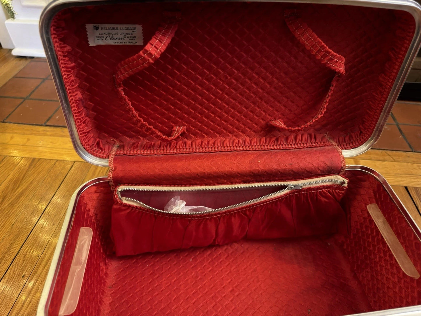 Vintage 1950s Red Carrying Case / Train Case – Reliable Luggage