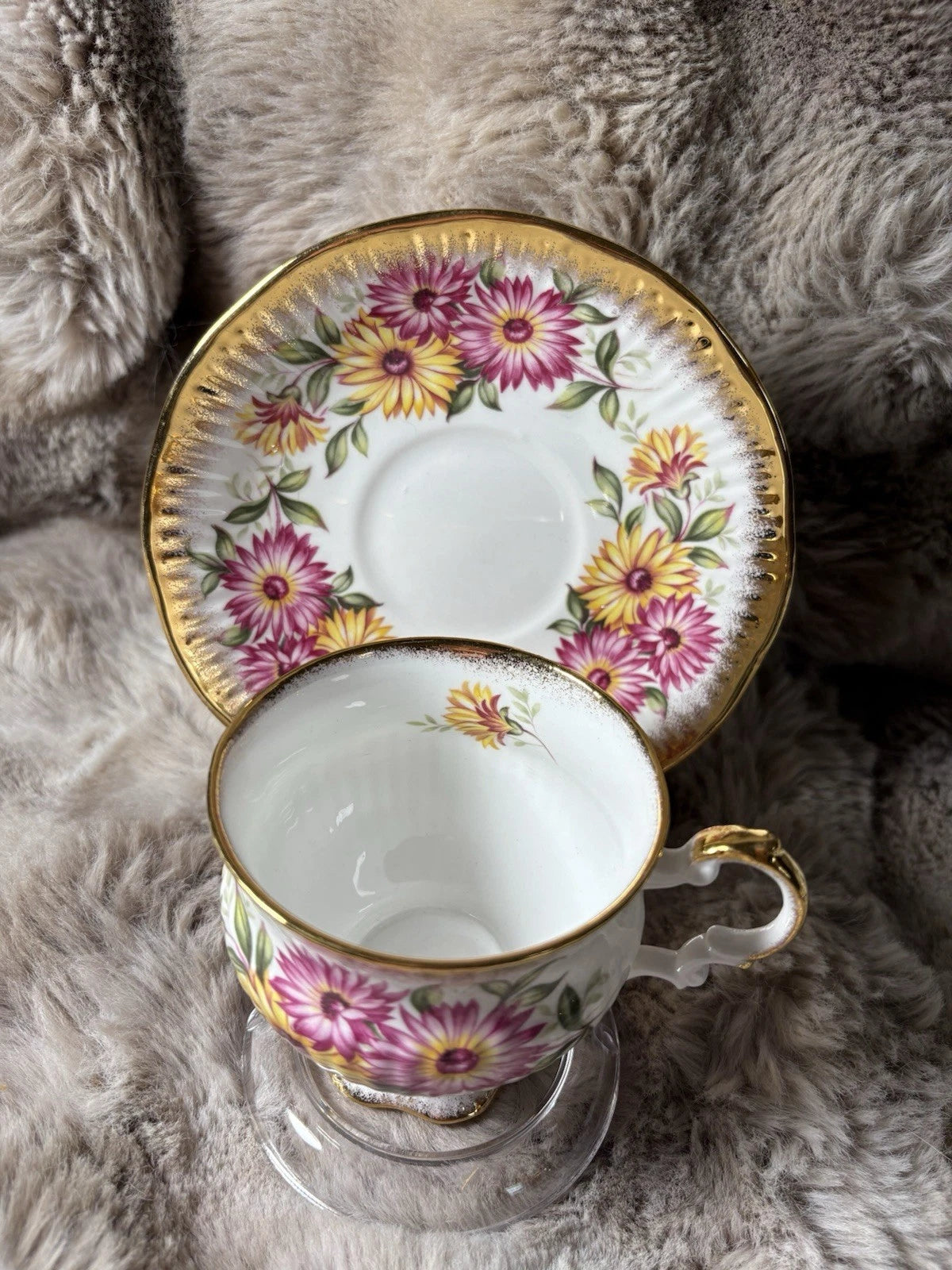 Vintage Elizabethan Fine Bone China Tea Cup & Saucer – Floral Gilt - English