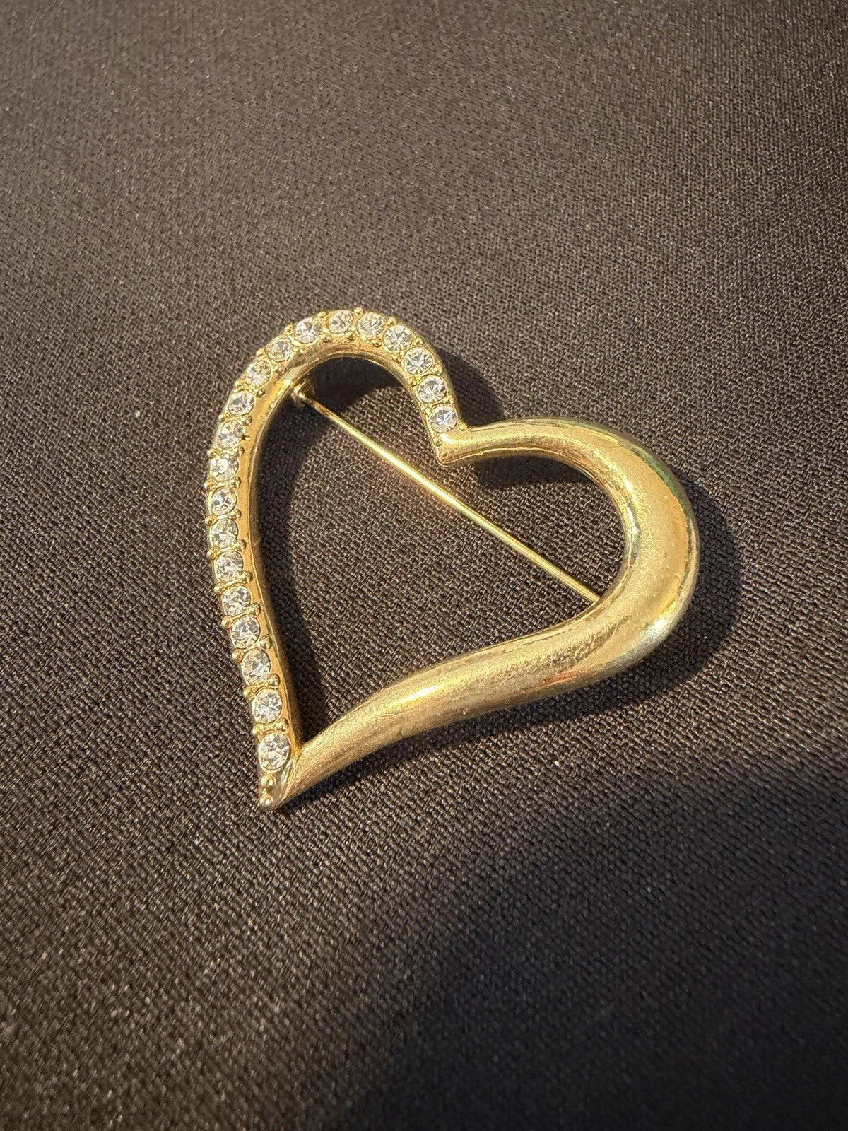 Vintage Avon Gold Tone Heart Brooch Rhinestone Accent Love Pin Signed Romantic