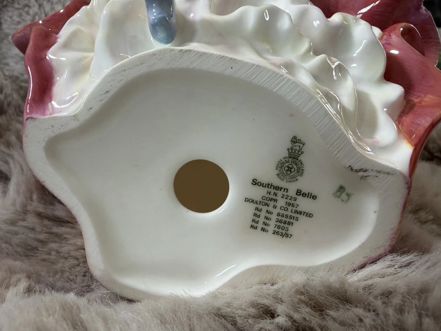 Royal Douton Southern Belle HN2229 - Small Chip
